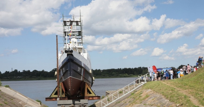 В Рыбинске спустили на воду корабль для пограничников_245164