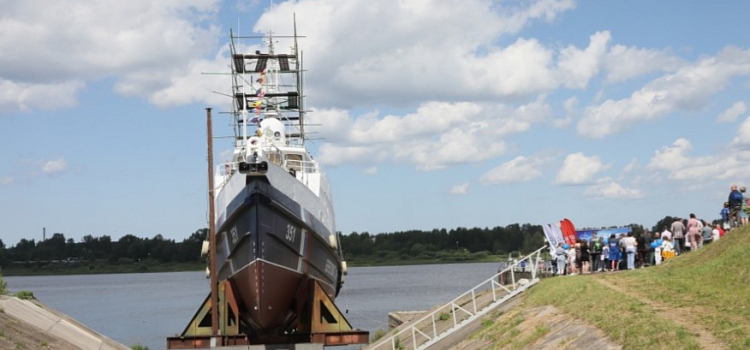 В Рыбинске спустили на воду корабль для пограничников_245164