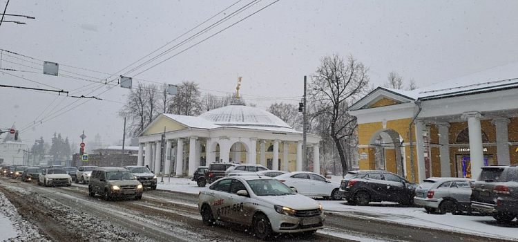 Ярославль заметает: девять фотографий из заснеженного центра города