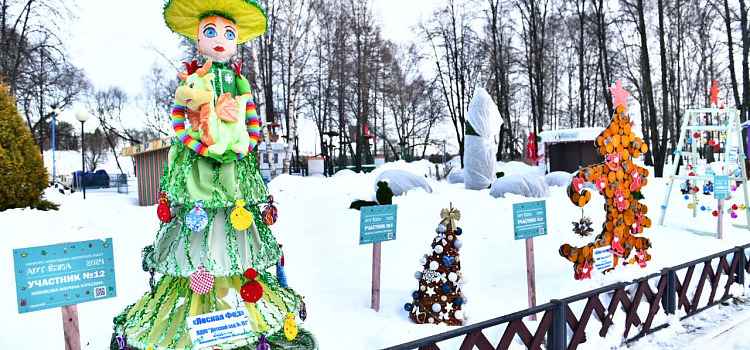 В парке на Даманском острове в Ярославле работает выставка креативных ёлок_260546
