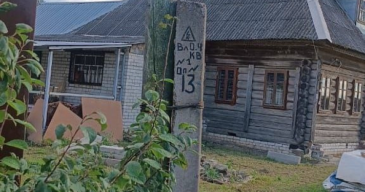 В деревне Ярославской области после вмешательства прокуратуры привели в порядок опоры линии электропередач_252294