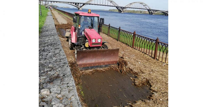 В Рыбинске приступили к уборке набережной после подтопления