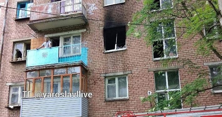 Из горящей квартиры в Ярославле спасли двух детей_240700