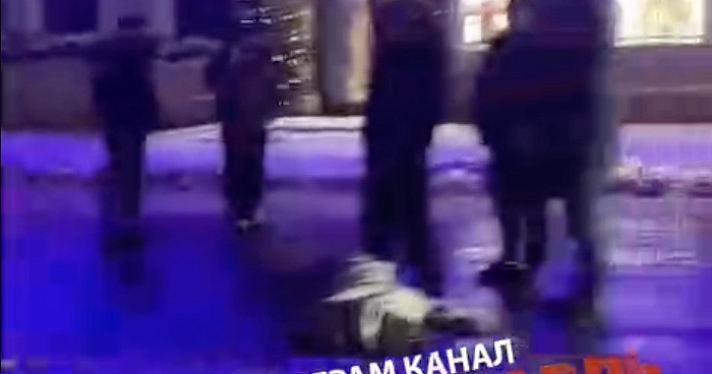 В центре Ярославля автомобиль сбил девушку