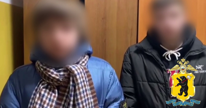 В Ярославле двое подростков разрисовали остановку запрещёнными символами