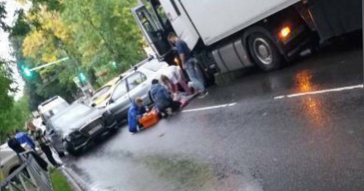 Тело на дороге: подробности аварии в Ярославле 