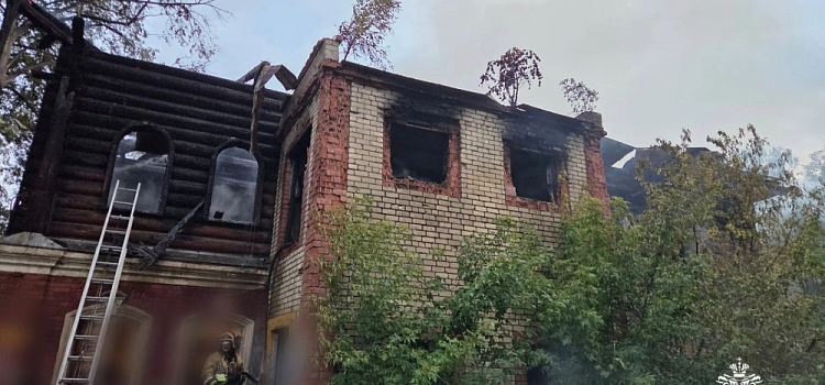 Столетний дом купца Галкина в Ярославле подожгли