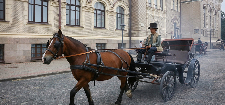 Такого антуража и атмосферы не было нигде: Рыбинск превратили в дореволюционный Нижний Новгород для съемок приключенческого фильма_248590