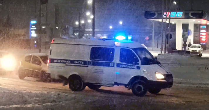 Ярославские стритрейсеры устроили опасный дрифт на «Жигулях»_228372