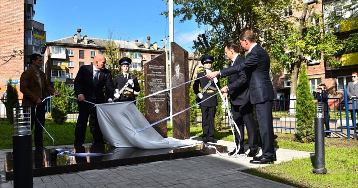 В Ярославле установили стелу памяти Владимира Лататуева