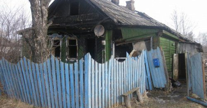 В Ярославле огонь уничтожил кровлю частного дома 