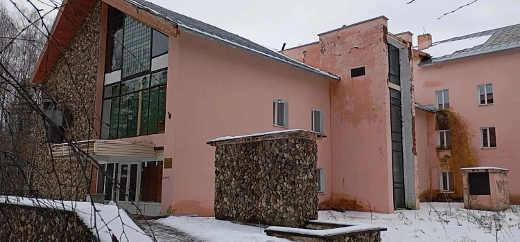 В посёлке Ярославской области продают бывший больничный комплекс_308662