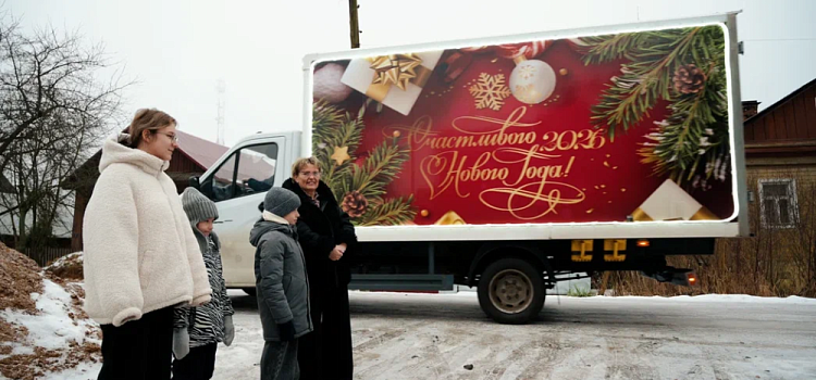 Дмитрий Миронов поздравил с наступающим Новым годом семьи участников СВО, многодетных и воспитывающих детей-инвалидов в Ярославской области