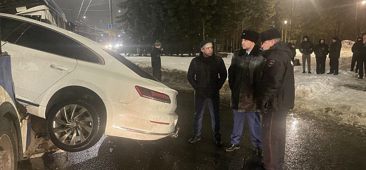 Есть пострадавшие: в Рыбинске легковушка на скорости протаранила автобус_260641