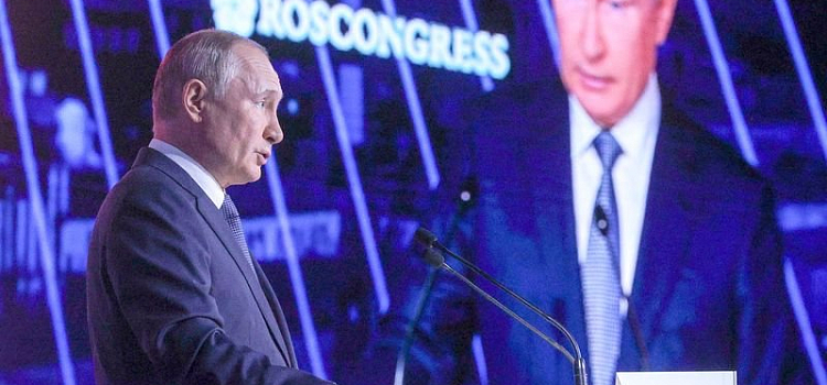 Владимир Путин предложил подготовить программу обновления городов Дальнего Востока