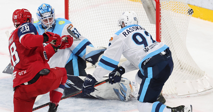 «Локомотив» разгромил «Сибирь» и прервал серию поражений