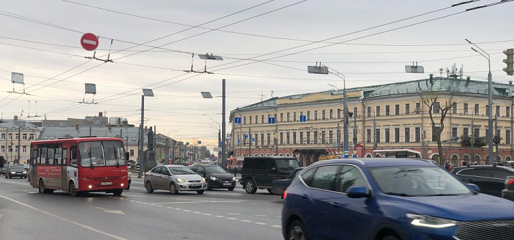 Ярославцы встали в семибалльные пробки: где не проехать