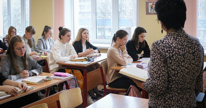 1200 рублей в месяц: в Ярославской области одарённым старшеклассникам назначили стипендию