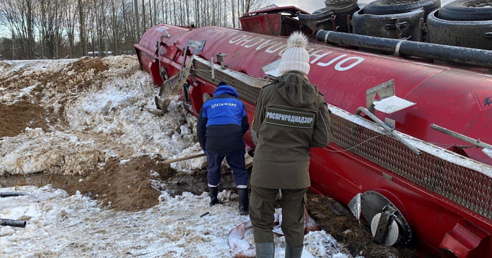 Ущерб после разлива дизельного топлива под Ярославлем оценили более чем в два миллиона рублей