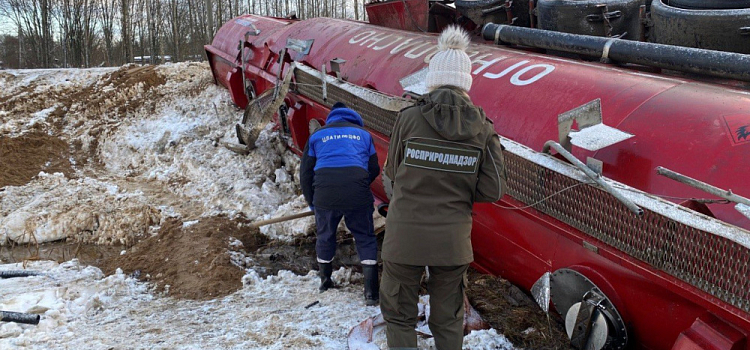 Ущерб после разлива дизельного топлива под Ярославлем оценили более чем в два миллиона рублей