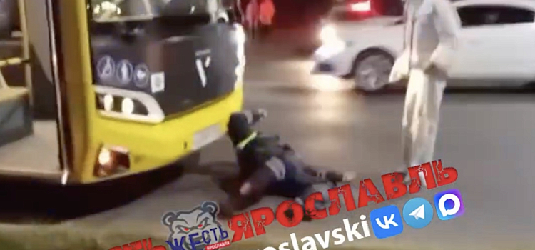 В Ярославле пьяный водитель сбил двух инспекторов_324213