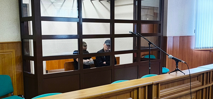 Рисовали запрещённые надписи и подожгли релейный шкаф: в Ярославле приговор услышали двое диверсантов