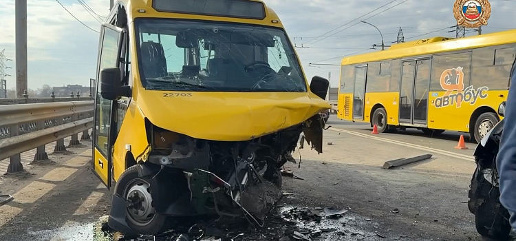 В Ярославле в ДТП с участием автобуса пострадали 11 человек_314606