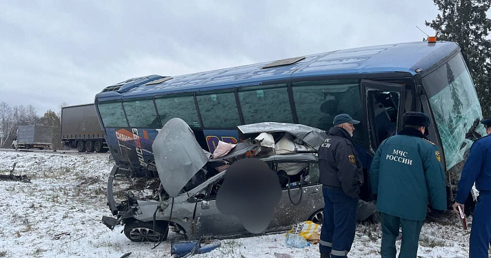 В Ярославской области перевозивший детей автобус попал в смертельное ДТП_255709