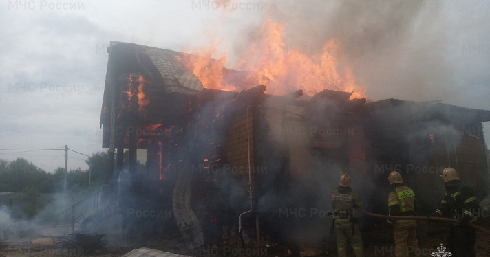 В Ярославской области у семейной пары сгорел дом
