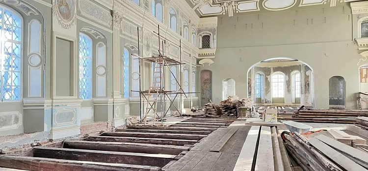 Во время реставрации храма Петра и Павла в Ярославле на потолке проявились трещины_311255