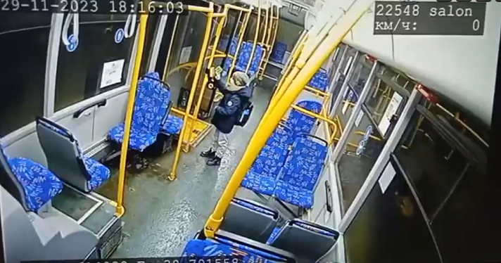 «История оказалась преувеличенной»: в Ярославле случился очередной скандал с ребенком в автобусе