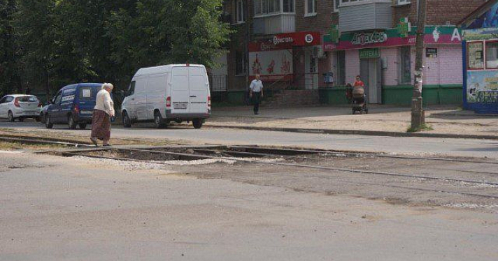 На пересечении улиц Чкалова и Добрынина продолжается ремонт трамвайных путей 
