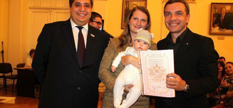 Жилищные сертификаты вручили 60 ярославским семьям