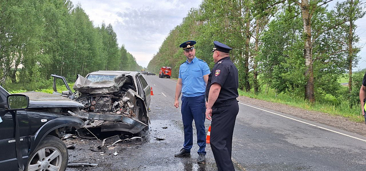 Четыре человека погибли и трое пострадали в аварии под Ярославлем_297782