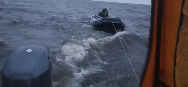 Восьмерых рыбаков на Рыбинском водохранилище унесло на льдине_268903
