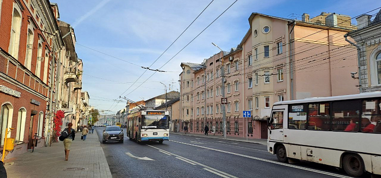 Ярославцев начинают штрафовать за парковку на «выделенке» на улице Свободы_282477