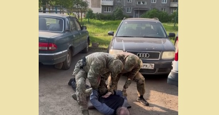 Сотрудники ФСБ задержали двух жителей Ярославской области, призывавших к убийству военных и правоохранителей