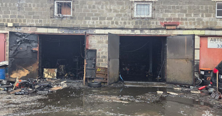 В Ярославле при пожаре в гаражном боксе пострадал мужчина