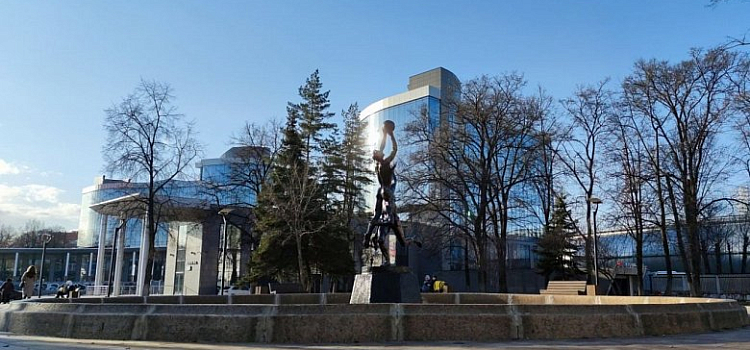 В Ярославле на площади Труда отремонтируют фонтан
