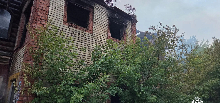 Столетний дом купца Галкина в Ярославле подожгли_321218