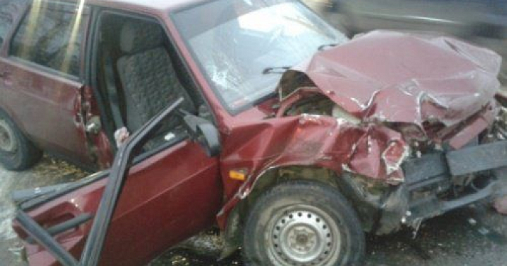 В Рыбинске столкнулись три автомобиля: есть пострадавшие 