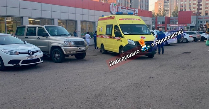 В Ярославле у входа в магазин умер молодой мужчина