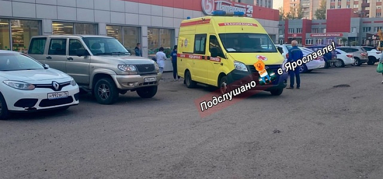 В Ярославле у входа в магазин умер молодой мужчина
