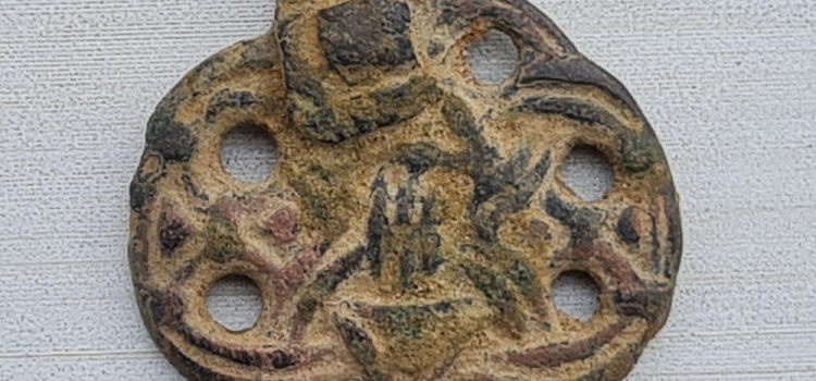 В Ростове была обнаружена древняя скандинавская подвеска