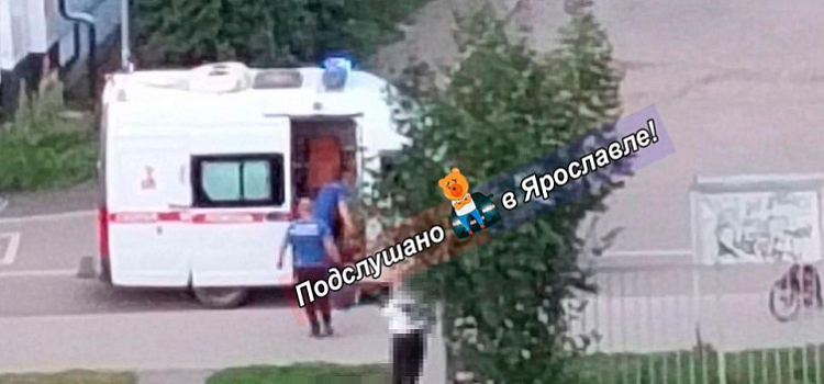 В Ярославле во дворе жилых домов умер мужчина