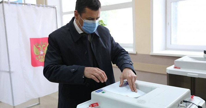 «В пользу профессионалов»: губернатор Дмитрий Миронов принял участие в голосовании