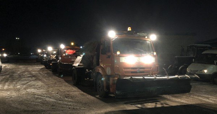 Из-за снегопада в Ярославле на уборку дорог вышли все службы 