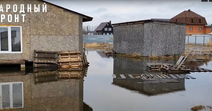 «Дома превратились в плавучие»: под Ярославлем затопило земельные участки многодетных семей