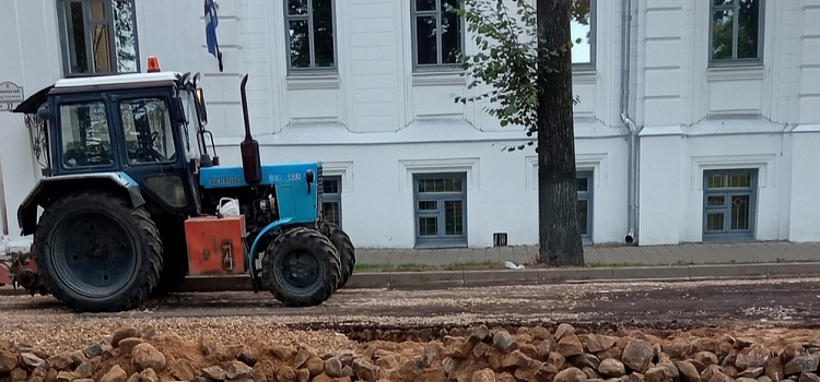 Ярославцы просят не уничтожать на набережной старинную булыжную мостовую_216934