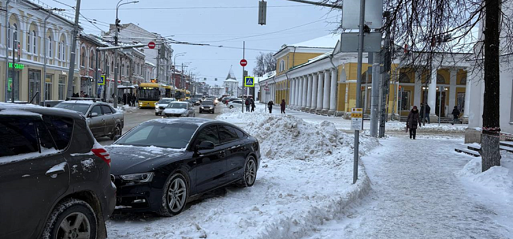 Платные парковки в центре Ярославля сместились на середину дороги _309492